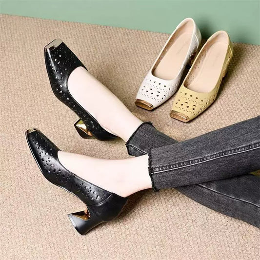 Zapatos de tacón alto y escotados con aberturas para mujer