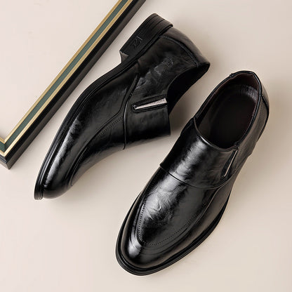 Zapatos de cuero para hombre de punta afilada y suela blanda