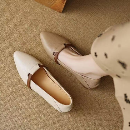 Zapatos de mujer de punta y tacón bajo