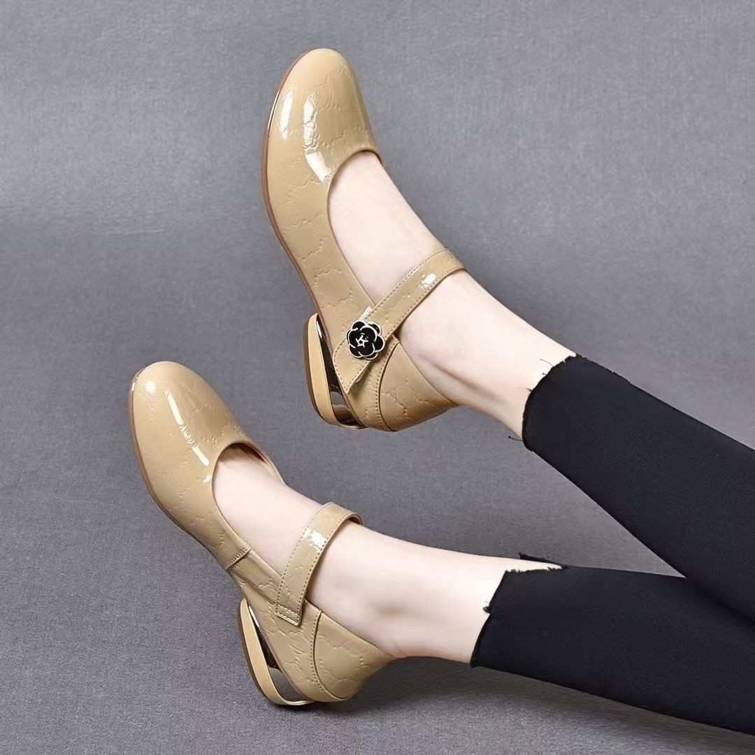 Zapatos suaves de charol con punta redonda