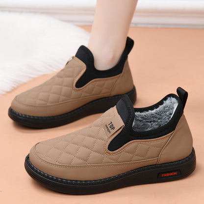 Zapatos de mujer de piel nuevos