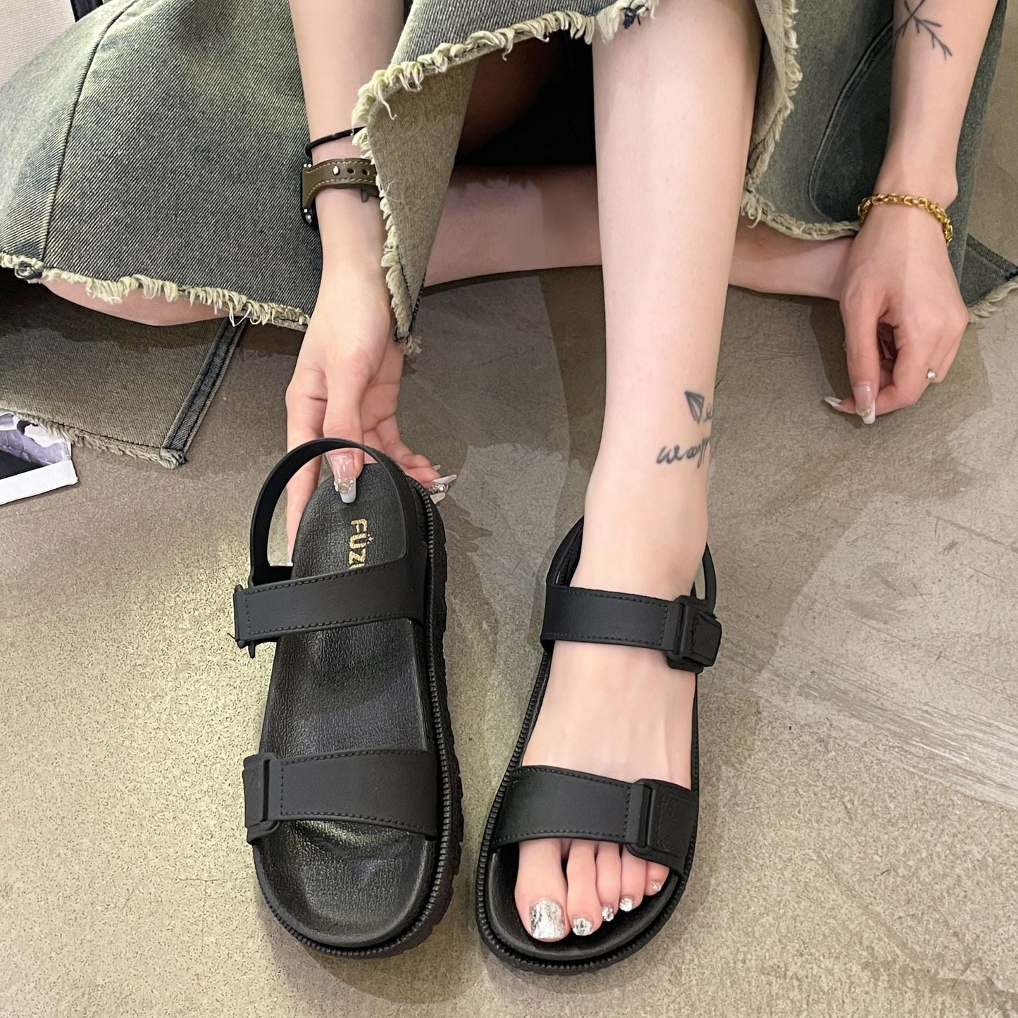 Nuevas sandalias para mujeres en verano 2025