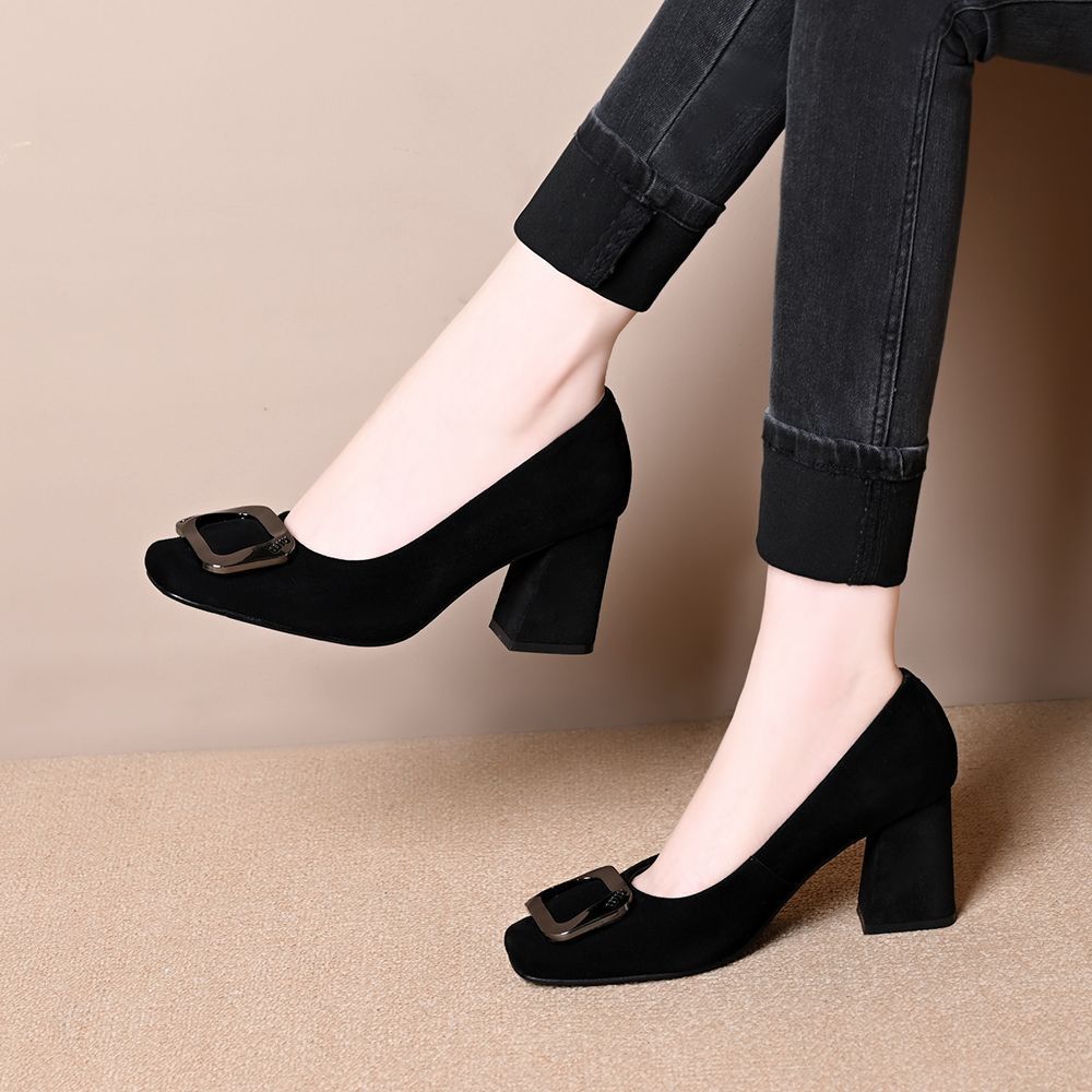 Zapatos de ante con tacón en bloque y hebilla cuadrada para mujer