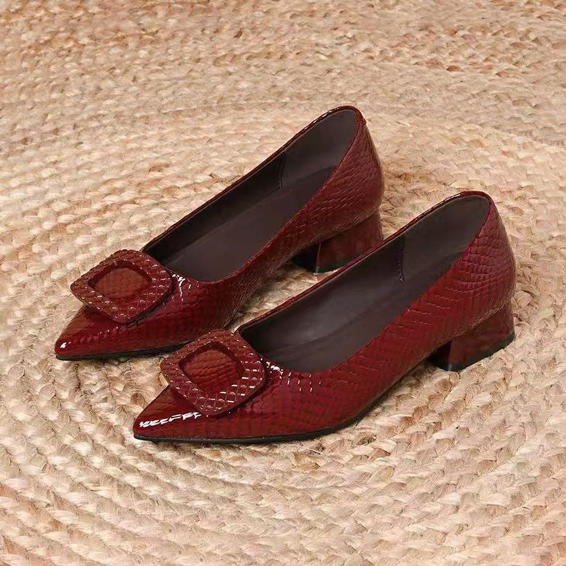 Zapatos de piel de corte bajo con hebilla cuadrada para mujer