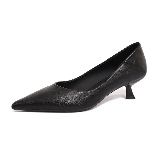 Tacones de piel suave con punta afilada