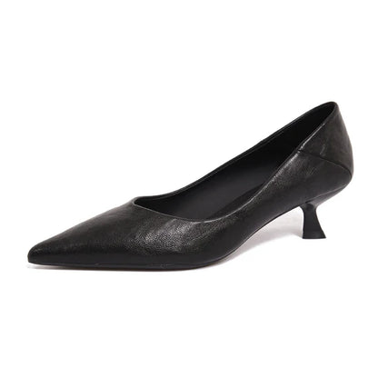 Tacones de piel suave con punta afilada