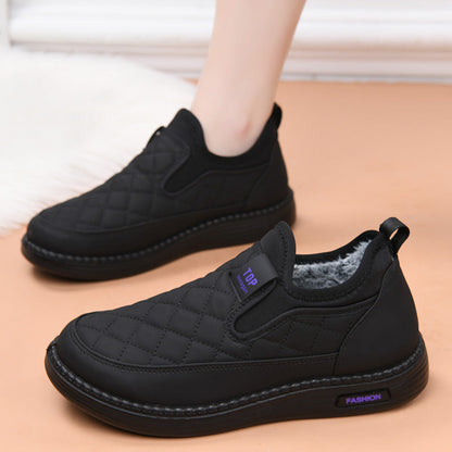 Zapatos de mujer de piel nuevos