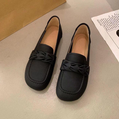 Zapatos de piel nuevos para mujer con suela blanda tejida.