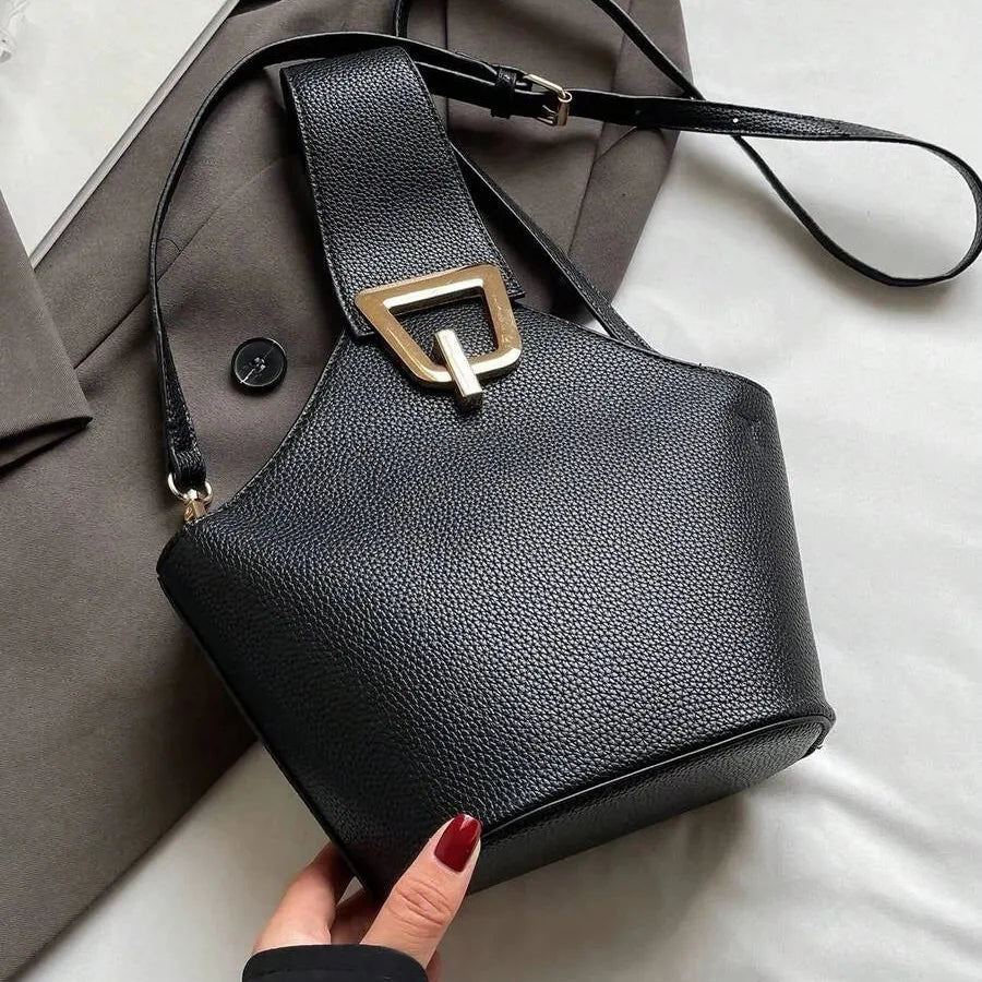 Un bolso de mano de cuero artificial elegante y multifuncional con una correa de hombro ajustable y portátil