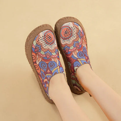Zapatos de malla transpirable con estampado nuevos de verano 2026, suela blanda, calzado plano antideslizante estilo étnico